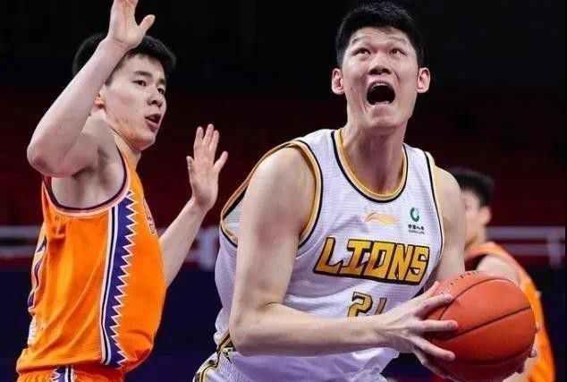 多名NBA高管：鹈鹕几乎不可能裁掉锡安据TA记者MikeVorkunov报道，由于锡安上赛季仅出战了29场比赛，他后三个赛季（2025-26、2026-27、2027-28）的合同将不再受保障。